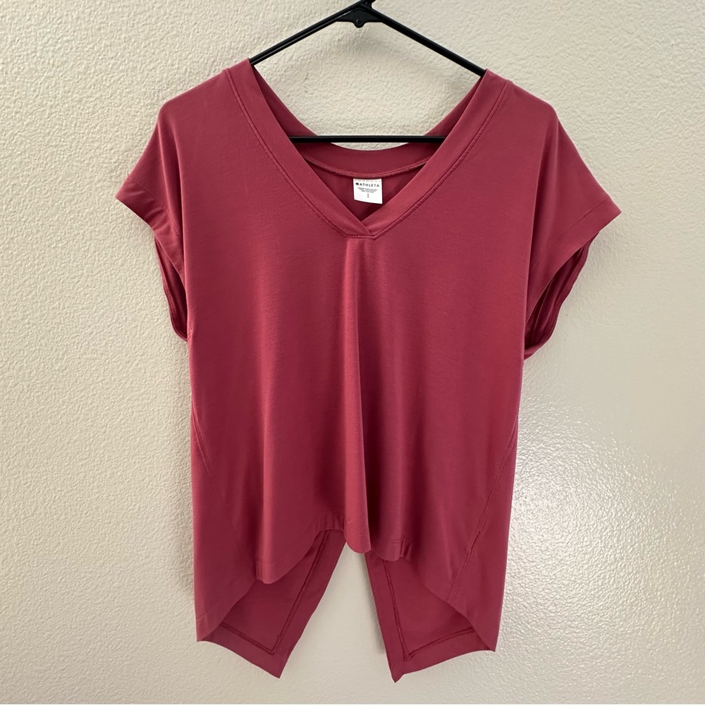 Athleta Essence Explore Tee In Berry